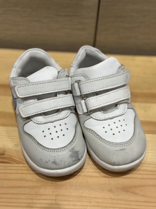 Продам кроссовки для малышей