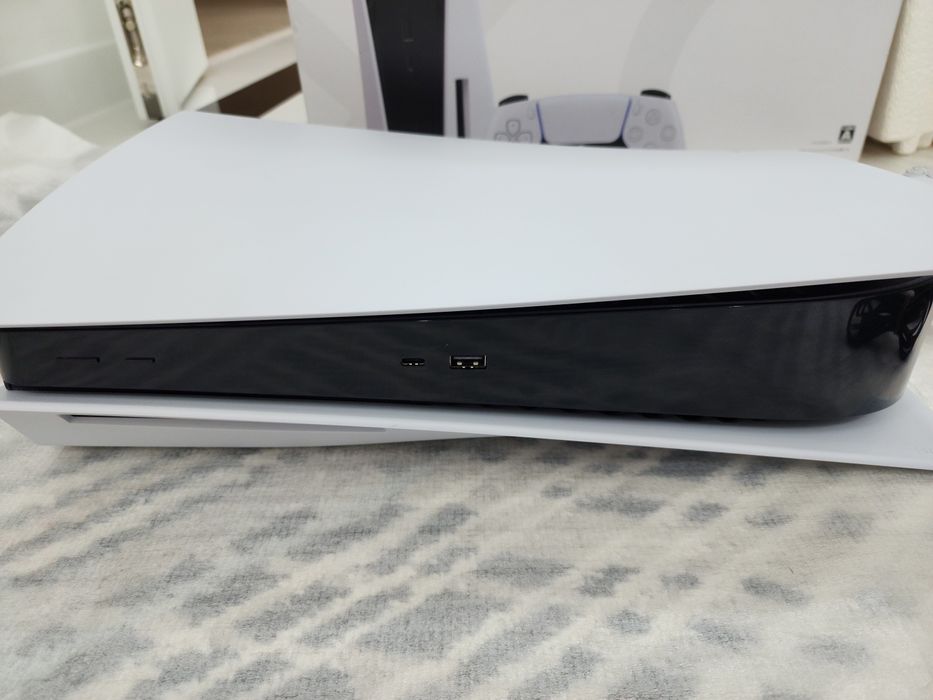 Продам PS5 Disc Edition с играми. См. фото.