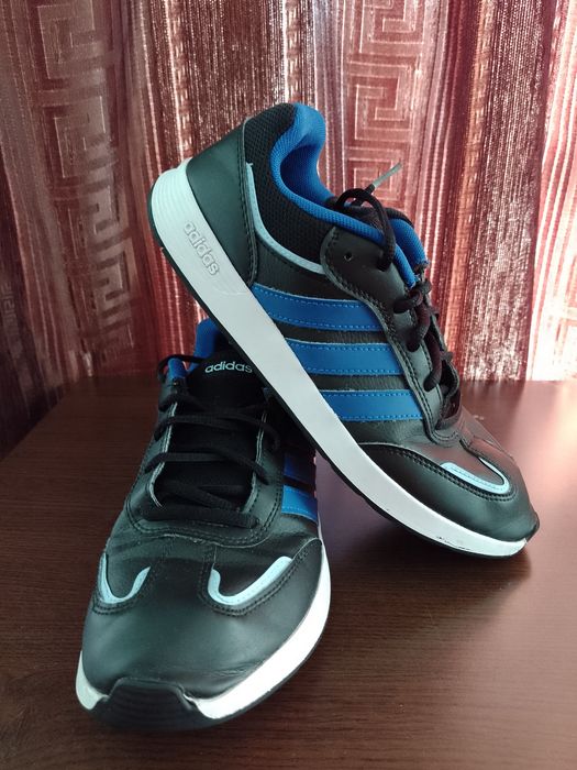 Vând adidași Adidas