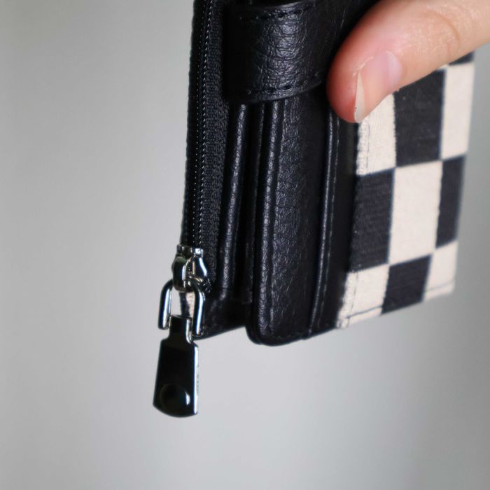 Portofel în carouri alb-negru – Nou
