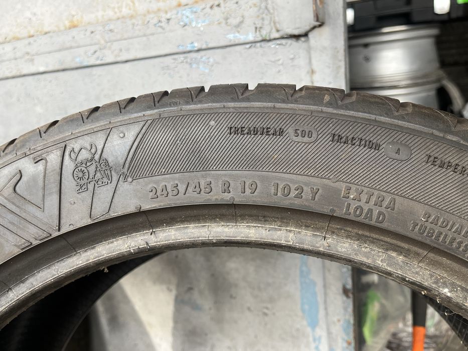 2 бр. летни гуми 245/45/19 Viking DOT 1920 7 mm