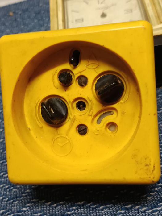 Три механични будилника