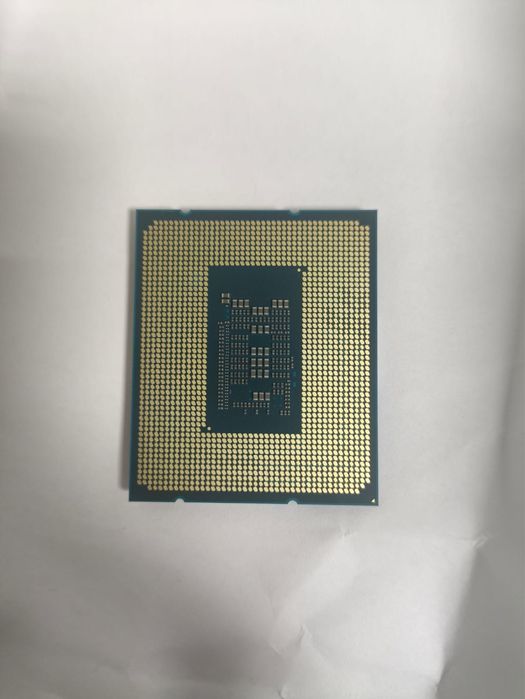 Продаю полностью НОВЫЙ процессор Intel Core i5-12400