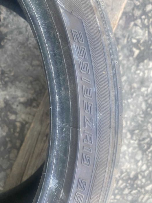 2 броя летни гуми Sumitomo 255/35 R19 Dot 1024 ном 56