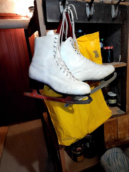 Запазени кънки за фигурно пързаляне