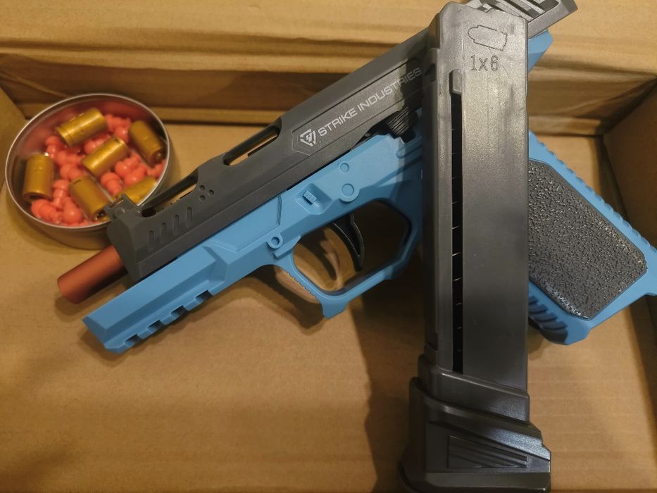 Детски пистолет . Увлекателна играчка за малко по големи деца