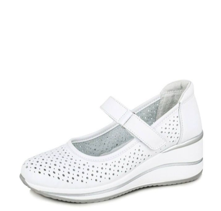 Женские туфли белые