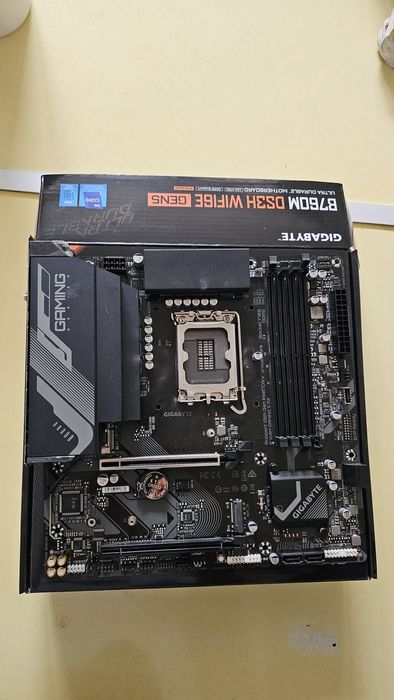 Vand placa de baza B760M.