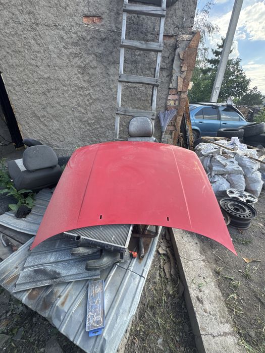 Продам капот от гольфа 3