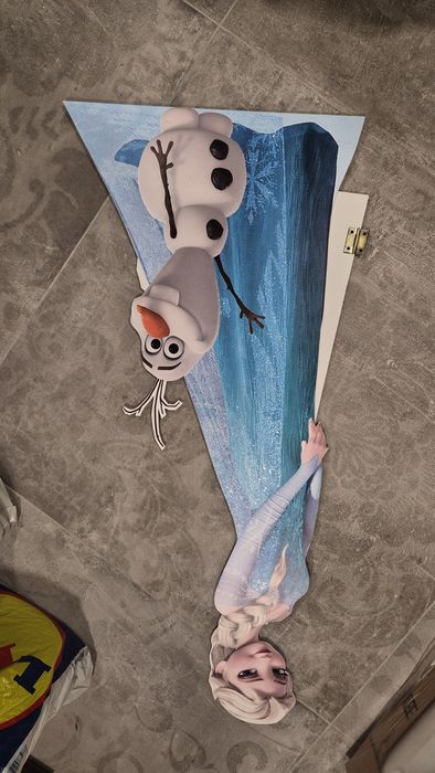 Продавам картонени фигури