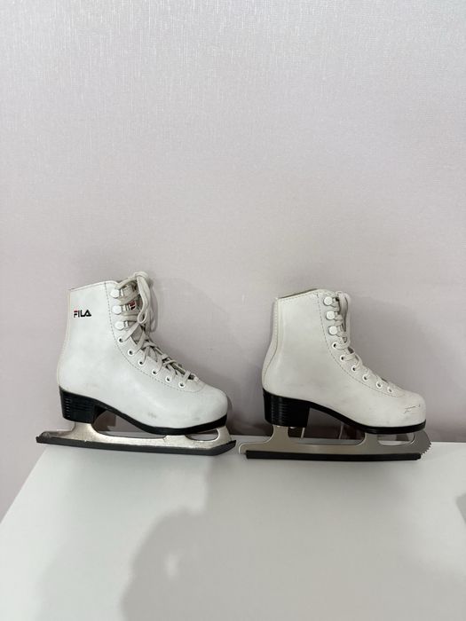 Коньки белого цвета, размер 29