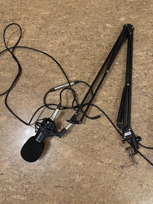 Microfon+braț Vonyx