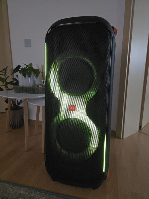 INCHIRIERE !!! Boxa Jbl 710+set 2 microfoane