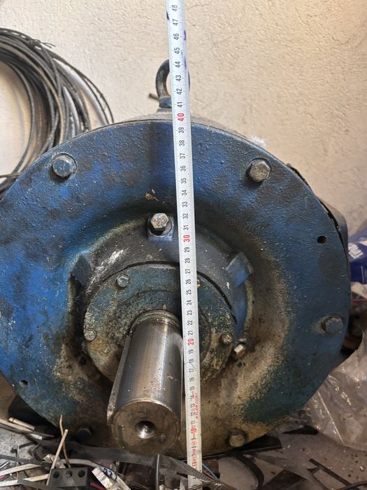 Motor cu reductor, troliu și suport pentru lift 4 kW – 2 seturi disponibile