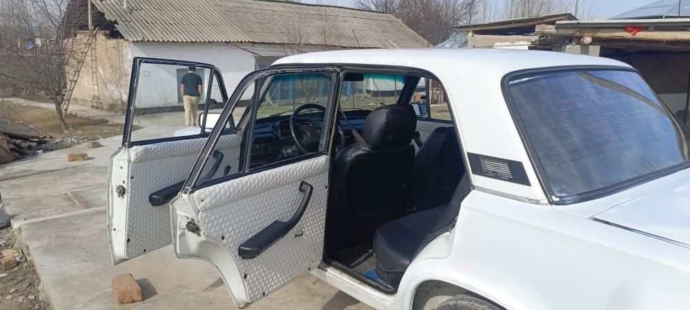 Vaz 21011 sotiladi