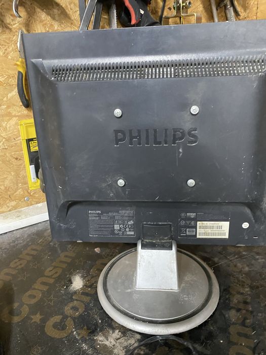 Продавам монитор на PHILIPS