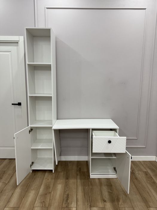 Продам стол+пенал для школьника