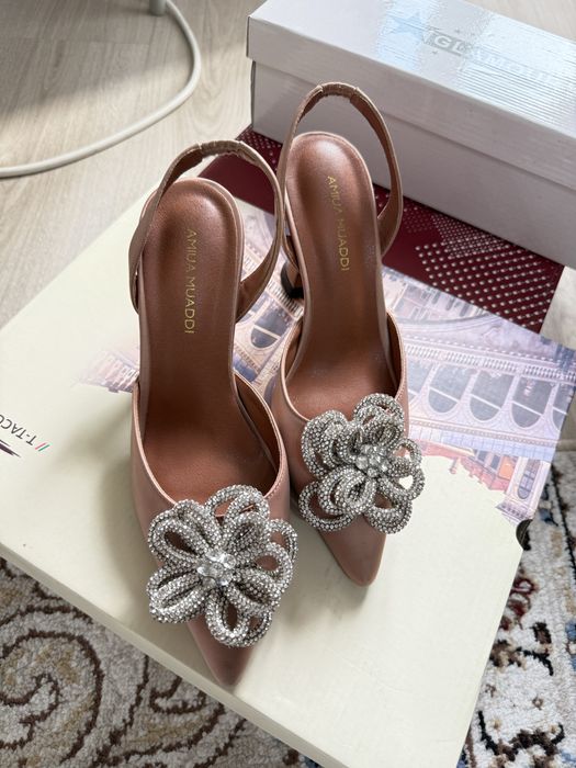 Продам туфельки со стразами