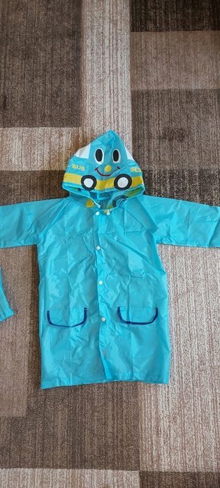 Плащ, дождевик детский. Размер 4-8 лет. Новый.