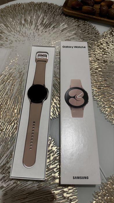 Продам часы смарт. Самсунг 4. В хорошем состояний.