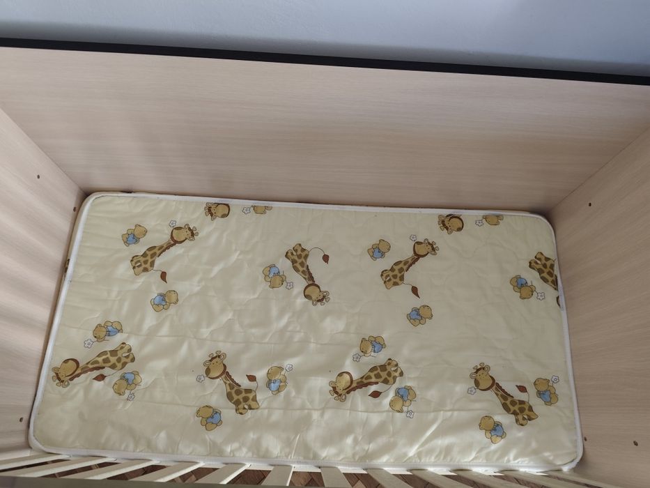 Дървена бебешка кошара
