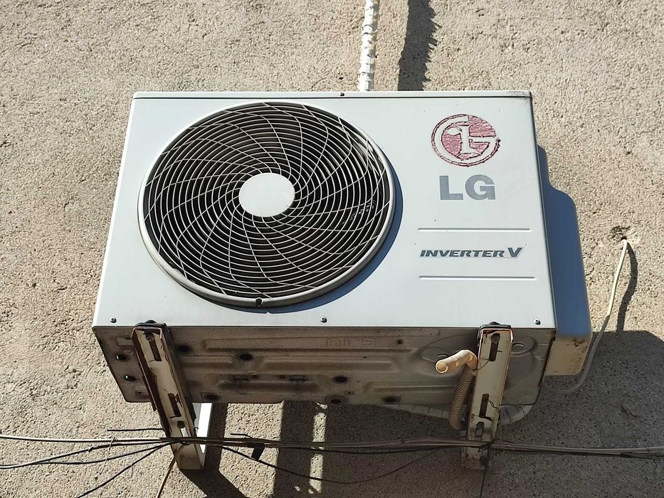Продавам климатик LG P18EL в отлично състояние