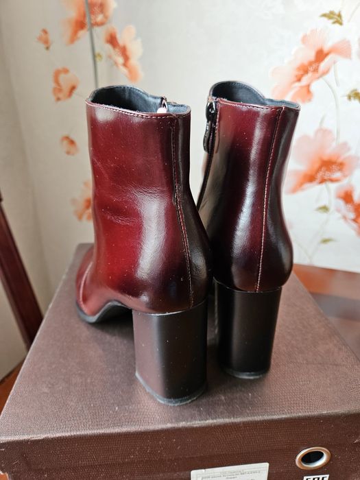 Продам ботильоны женские 38 размер