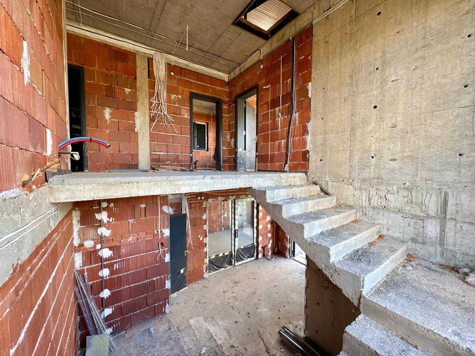 Продава се Промишлена сграда в с. Козаревец, Област Велико Търново - 6861 кв.м за 100 €/кв.м - Снимка #11