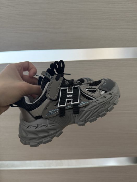 Кроссовки детские новые