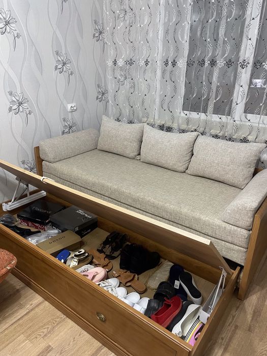 Продам диван- кровать.