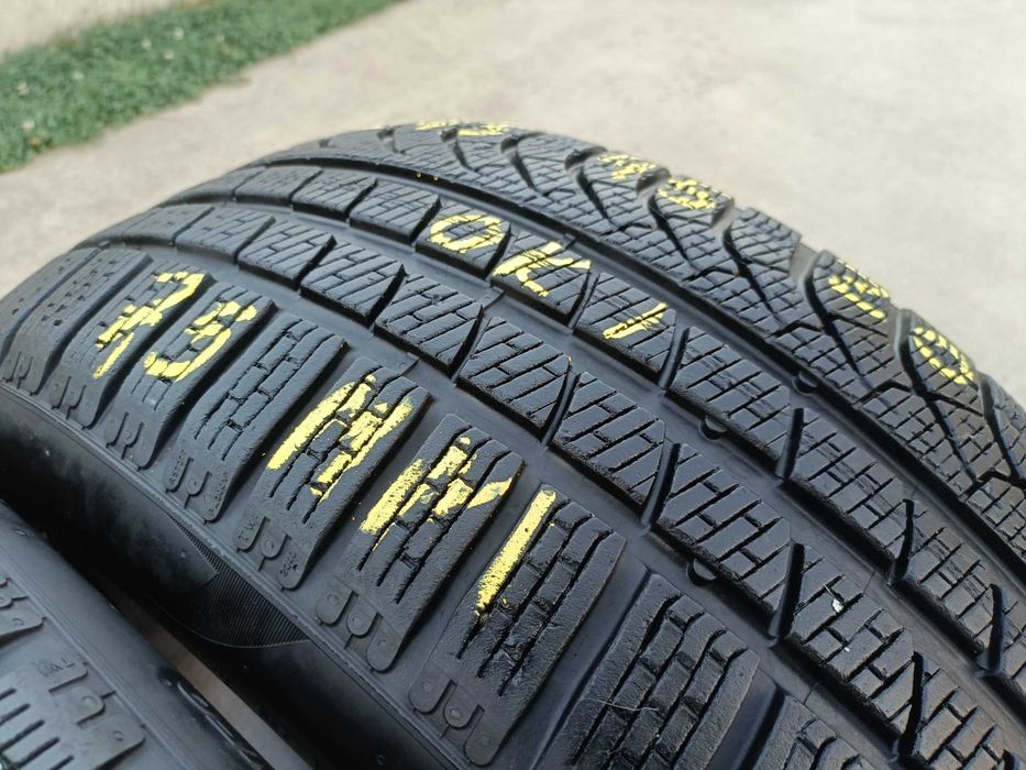 Doua anvelope iarna 245 45 20 pirelli p zero winter profil 7,5 mm