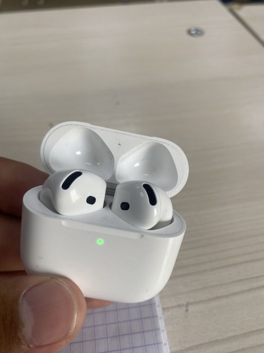 Airpods 4  aplle
