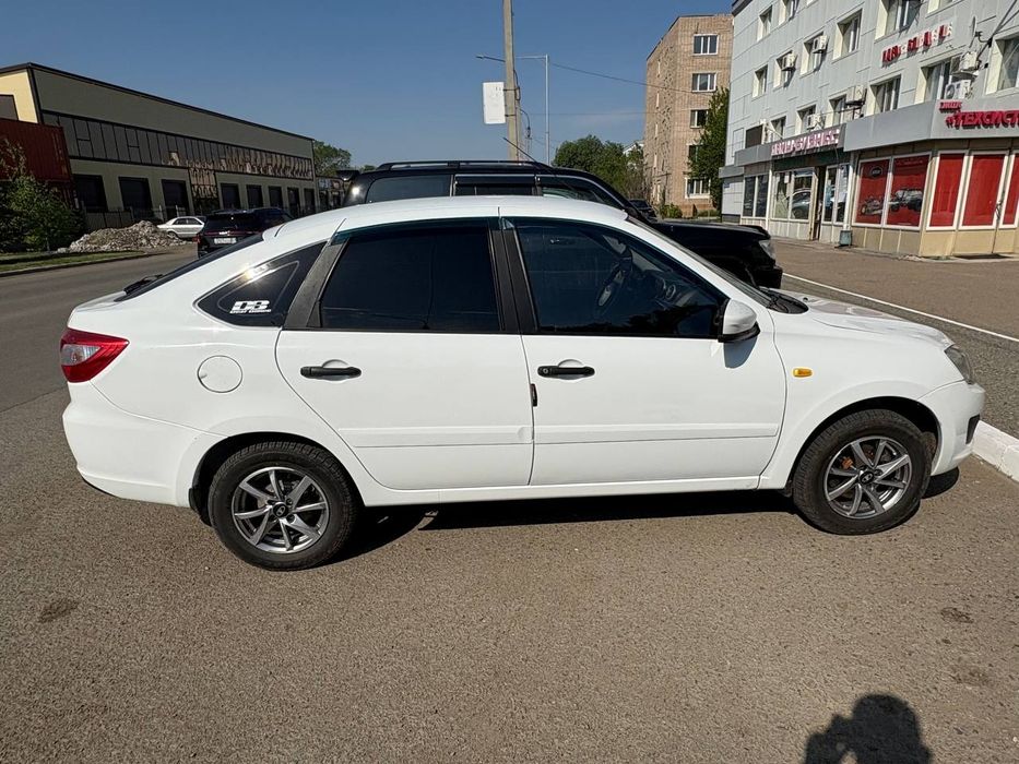 Продам Lada Granta Лифтбек 2015 год