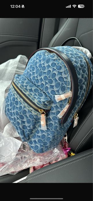 Ghiozdan coach purtat d ecateva ori, arata impecabil, vine cu saculet