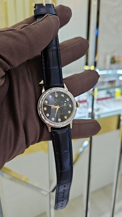 Элегантные женские часы, масимальная классика и ничего лишнего...