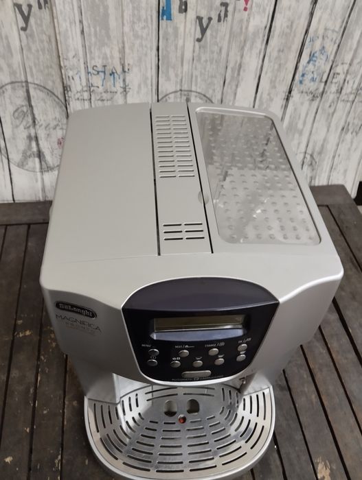 Продавам Delonghi Magnifica cappuccino