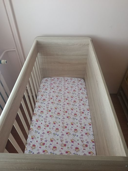 Бебешко легло с люлка.