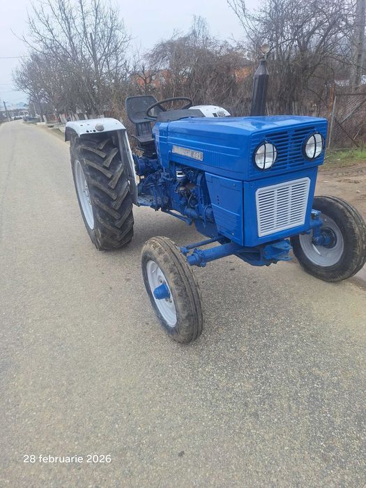 Tractor Universal 445