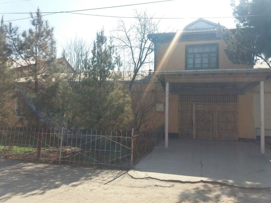 Карши шахри Беклар мфй Тумарис кучаси турар-жой биноси бог билан