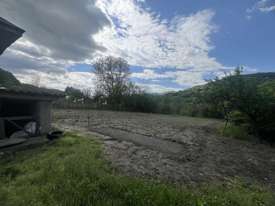 casa de vanzare in apropiere de valeni de munte