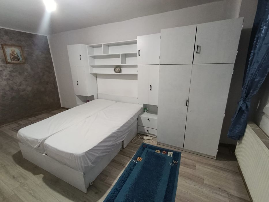 Inchiriez apartament o camera Resita