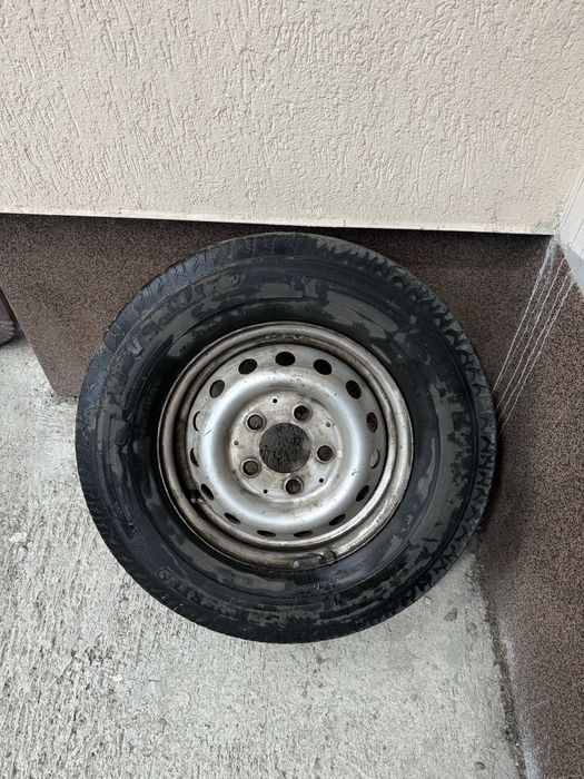 Amvelope+janta   225/70 R15 C . Vand urgent !!!