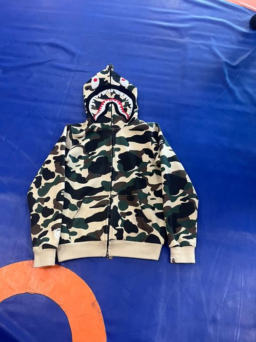 Продам зипку bape