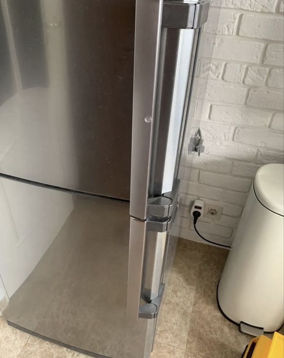 Холодильник Samsung