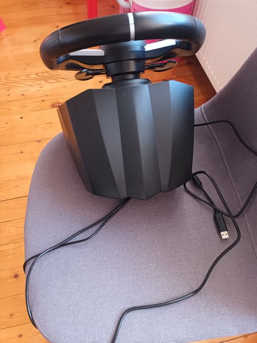 волан с педали за PS4 и други конзоли