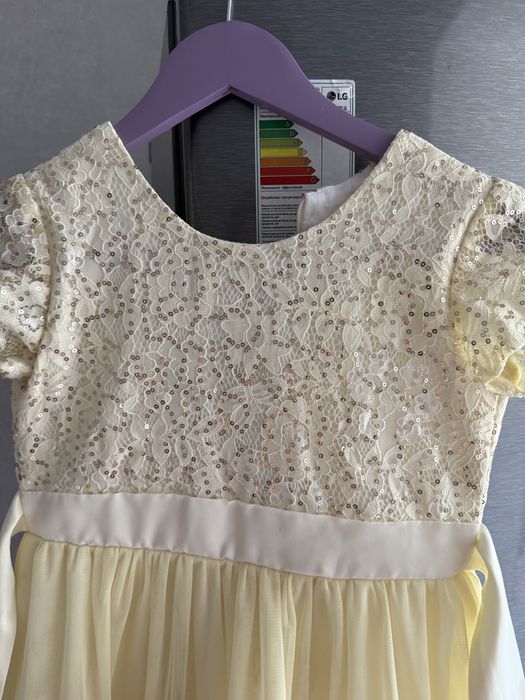 Платья празничные