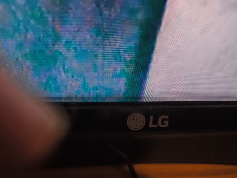 Здравейте продавам си стария телевизор