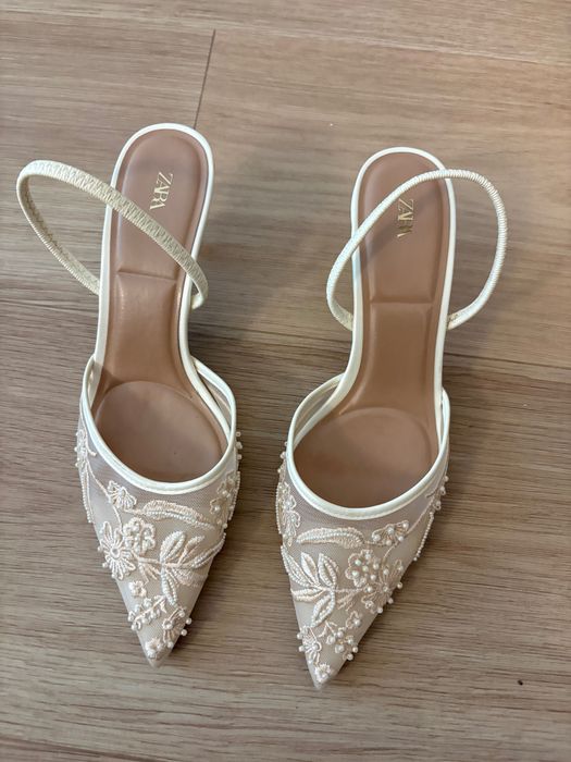 Елегантни официални обувки на ток Zara с бродерия и перли