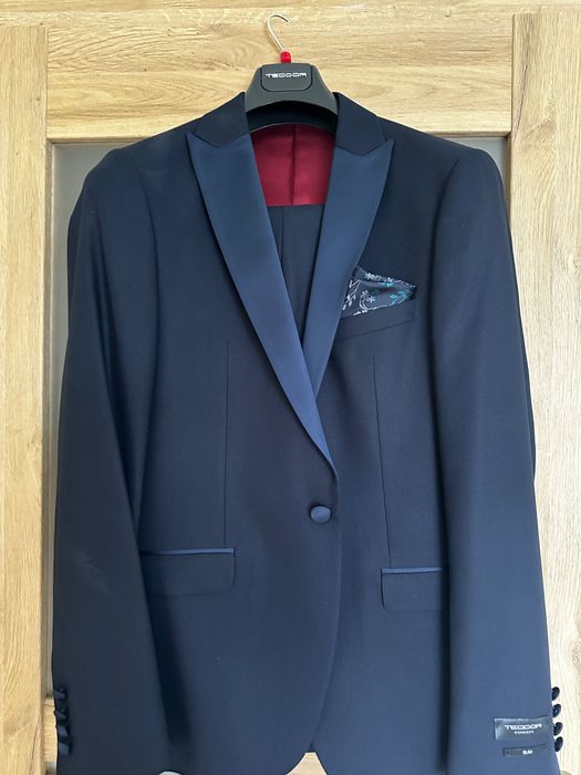 Официален костюм Teodor