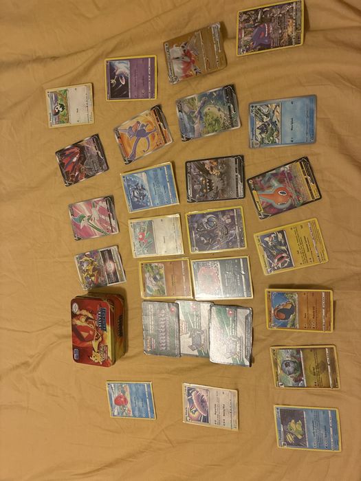 Pokemon карти + предпазно пакетче с 100 protective sleeves и v star карта о 3 талона за покемон гоу ПОДАРЪК КУТИЙКА ЗА СЪХРАНЕНИЕ НА КАРТИ